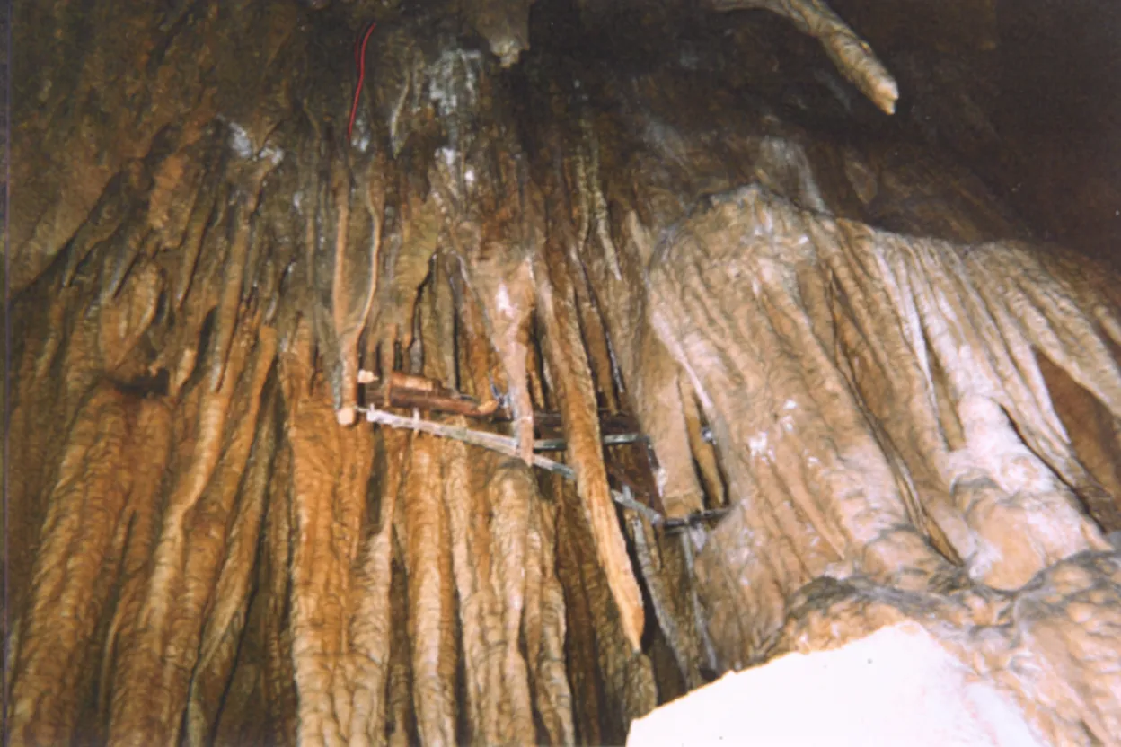 The Great Stalacpipe Organ console with illuminated stalactites in the background